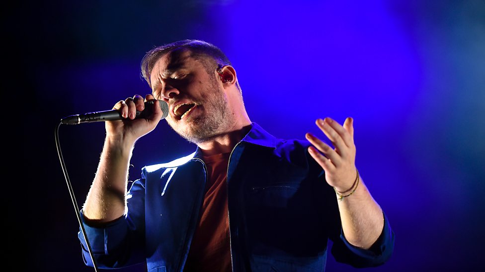 [WATCH] Everything Everything showcase new track Desire
