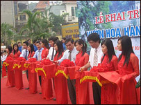 Lễ khai trương vườn hoa Hàng Trống