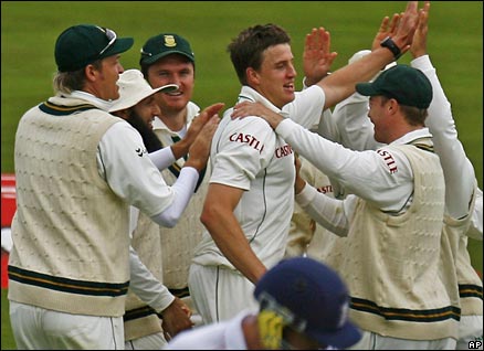 South Africa celebrate as Morne Morkel (centre) takes a wicket