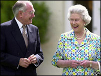 Former PM John Howard with Queen Elizabeth II in March 2000