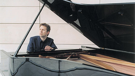 Leif Ove Andsnes gives the UK premiere of Brent Sorensen's piano concerto. Photo credit: Lorenzo Agius