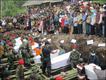 Tentara ikut mengurus pemakaman korban Gunung Merapi