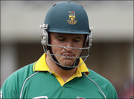 Graeme Smith was dismissed by a fantastic catch by Matt Prior