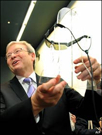 Australian PM Kevin Rudd inspects a prototype bionic eye at University of Melbourne 30 March 2010