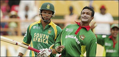 Abdur Razzak shows his joy as South Africa lose another wicket