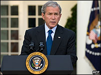 George W. Bush durante pronunciamento em Washington