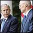 O presidente dos Estados Unidos, George W. Bush, e o secretário do Tesouro americano, Henry Paulson