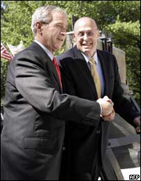 O presidente dos Estados Unidos, George W. Bush, e o secretário do Tesouro americano, Henry Paulson