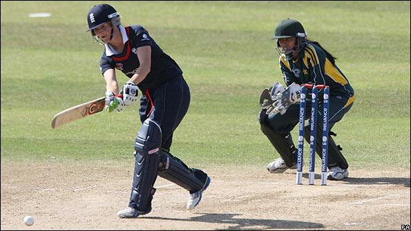 Charlotte Edwards in action against Pakistan