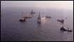 Корабли над местом вытекания нефти из разрушенной скважины