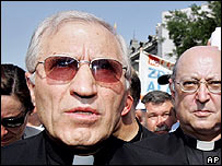 O arcebispo de Madri, Jose Antonio Maria Rouco Varela, em passeata contra o casamento entre homossexuais