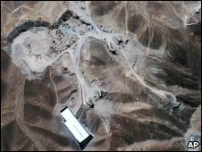 Imagen de satélite de lo que los analistas creen es una instalación nuclear iraní en Qom