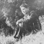 Flying Officer Trevor Bladen relaxing while on leave in Cwmdonkin Park, Swansea during the summer of 1943