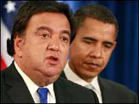 Bill Richardson và Obama trong buổi họp báo 