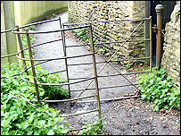 Shirley Warr's image of an old 'Kissing gate' in Bourton-on-the-Water