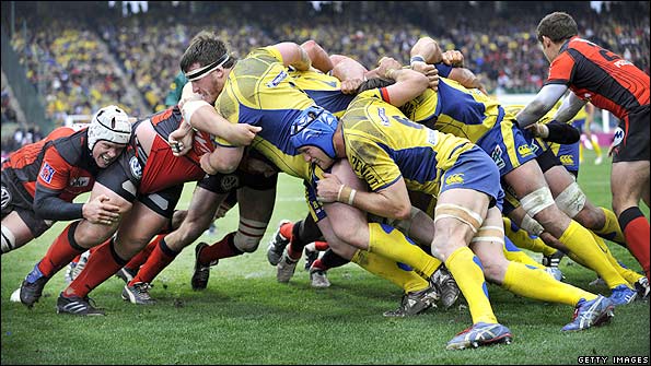 Toulon and Clermont contest a Top 14 game