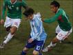 Lionel Messi harus menyiasati para pemain Meksiko.