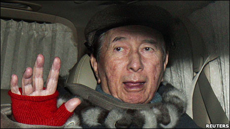 何鸿燊乘车离开三太太陈婉珍住所(27/1/2011)